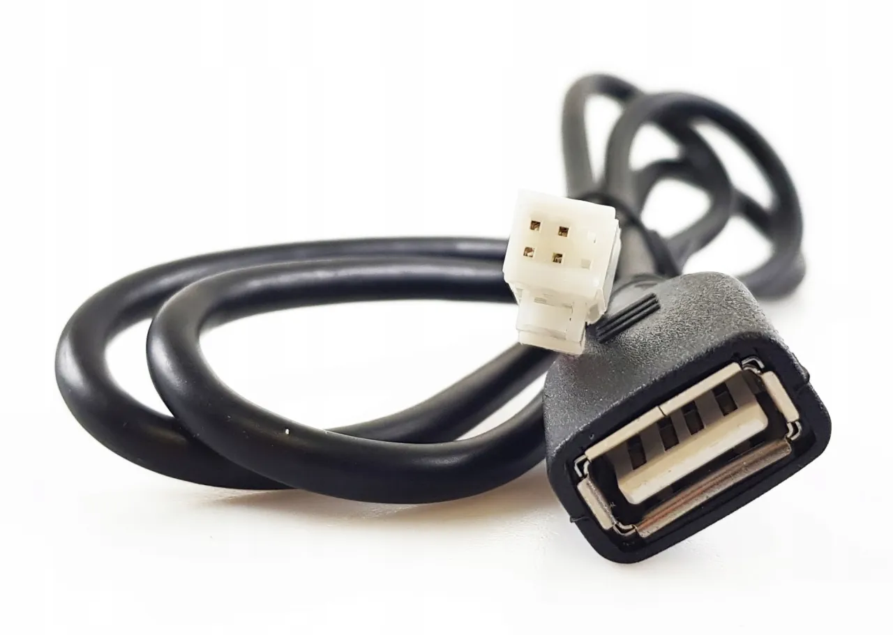 Zdjęcie Jak podłączyć pendrive do radia samochodowego bez USB - proste metody