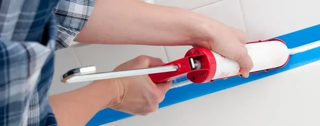 Zdjęcie Jak nałożyć silikon dekarski skutecznie i uniknąć błędów