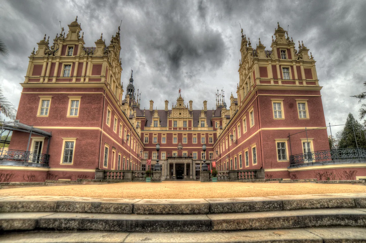 Zdjęcie Zamek w Mużakowie - odkryj jego fascynującą historię i architekturę