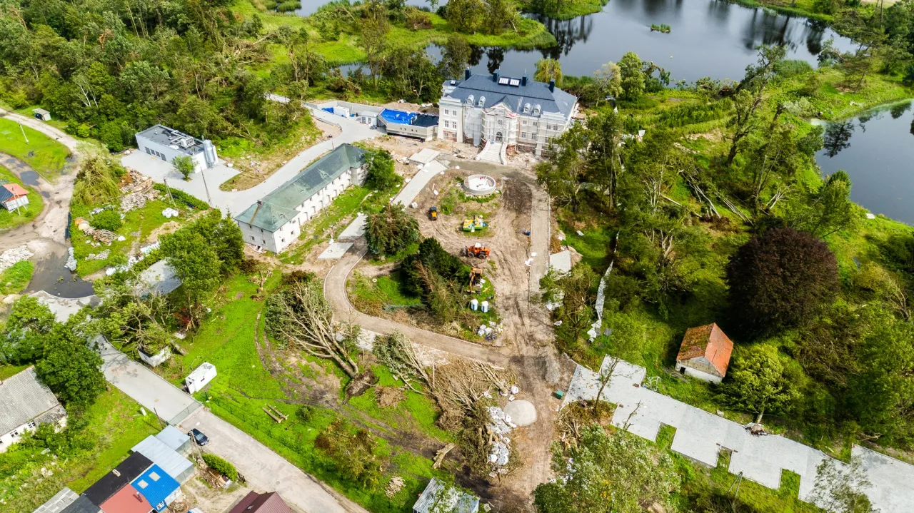 Zdjęcie Pałac w Komierowie: historia, architektura i tajemnice rezydencji