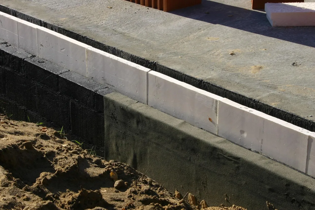 Zdjęcie Jaki styropian na fundamenty: wybierz najlepszy materiał izolacyjny