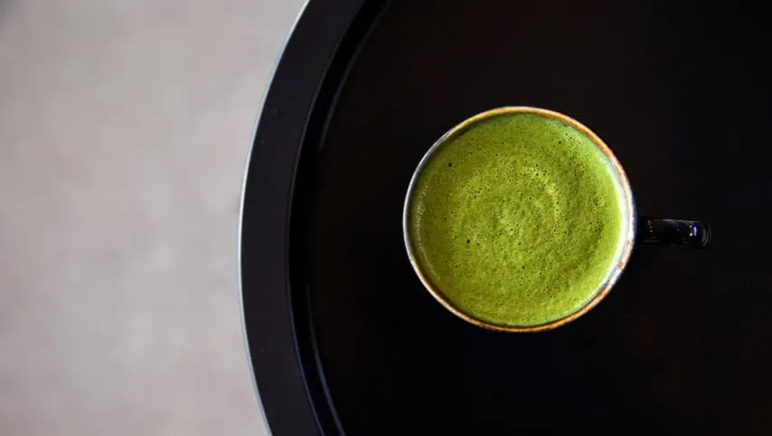 Zdjęcie Ile razy dziennie pić matchę, aby cieszyć się zdrowiem bez skutków?