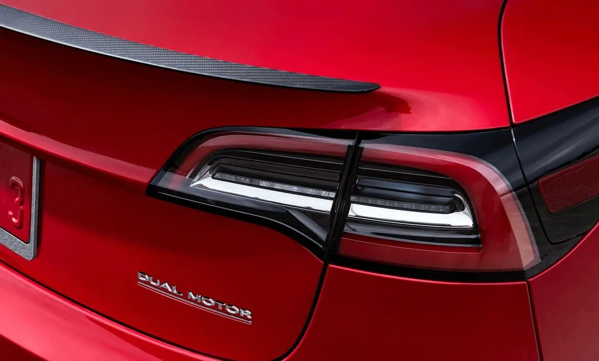 Zdjęcie Tesla Model 3 Dual Motor PS: Leistungsunterschiede und Vergleich der Varianten