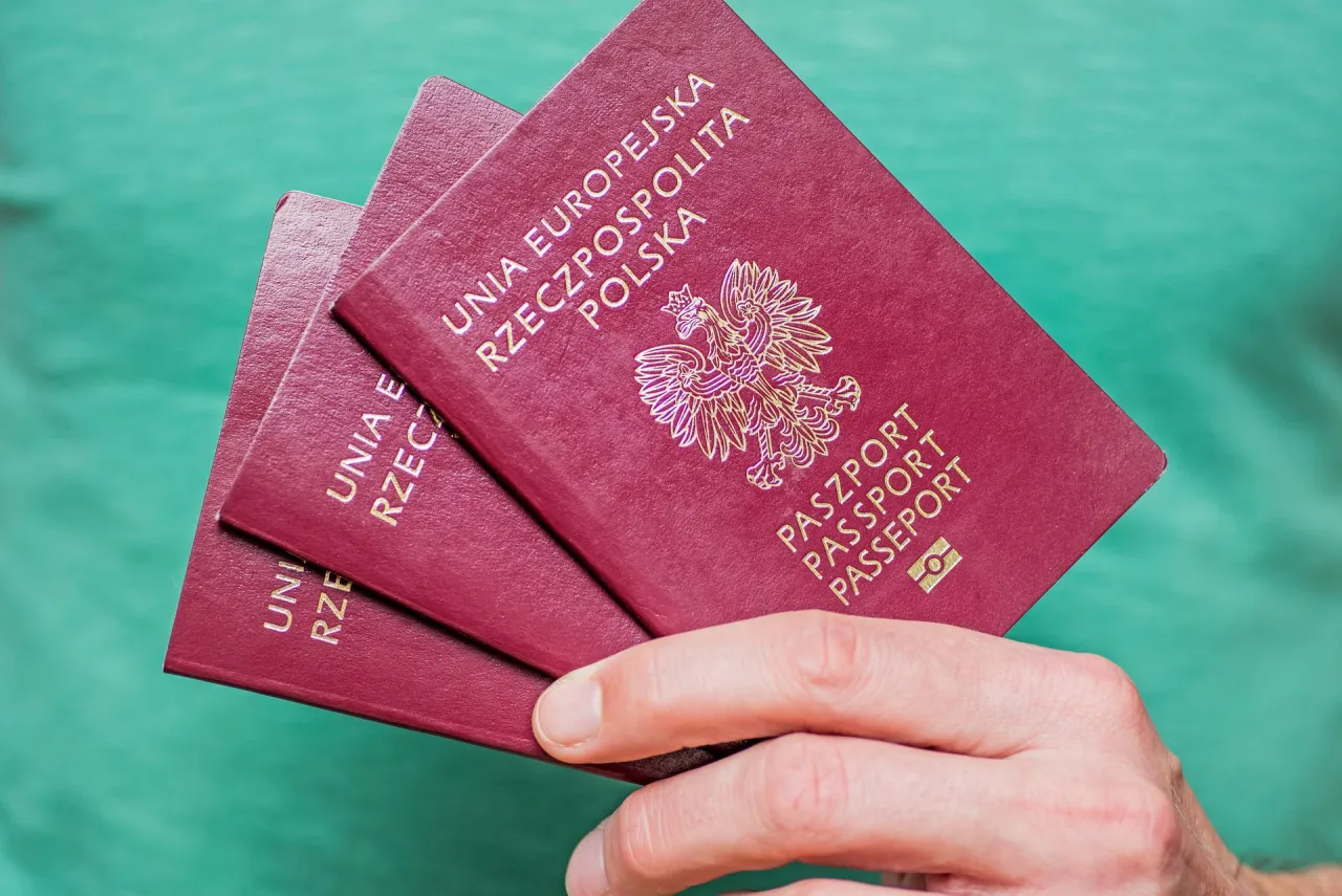 Zdjęcie Czy mam paszport biometryczny? Oto jak go łatwo rozpoznać