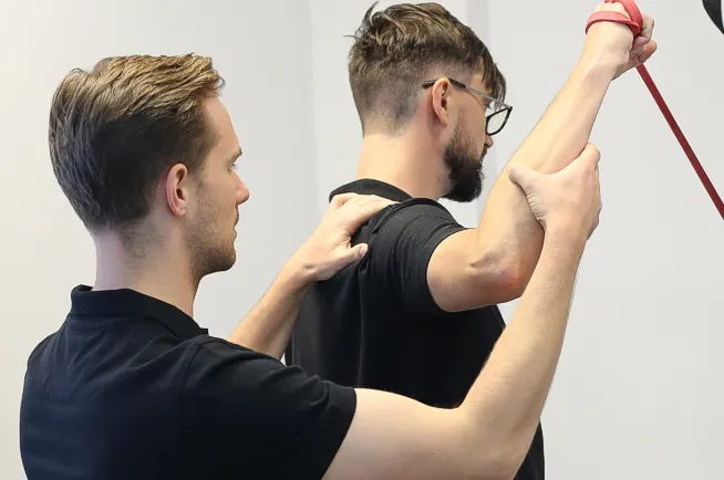 Zdjęcie Ile trwa rehabilitacja po złamaniu ręki? Czas i kluczowe czynniki