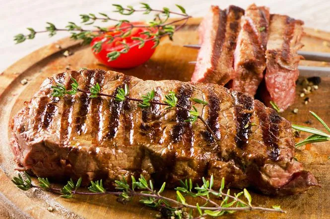 Zdjęcie Jak wybrać najlepszą wołowinę na stek? Porady i rodzaje mięsa do grillowania