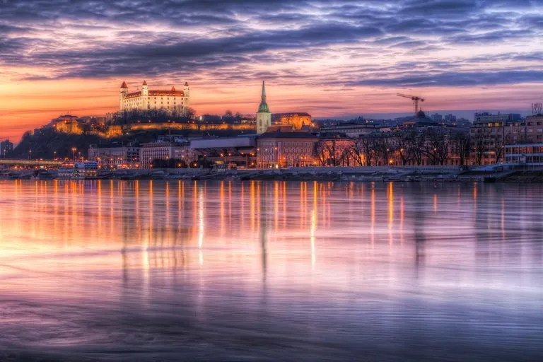 Zdjęcie Gdzie leży Bratysława? Poznaj jej położenie i sąsiednie kraje