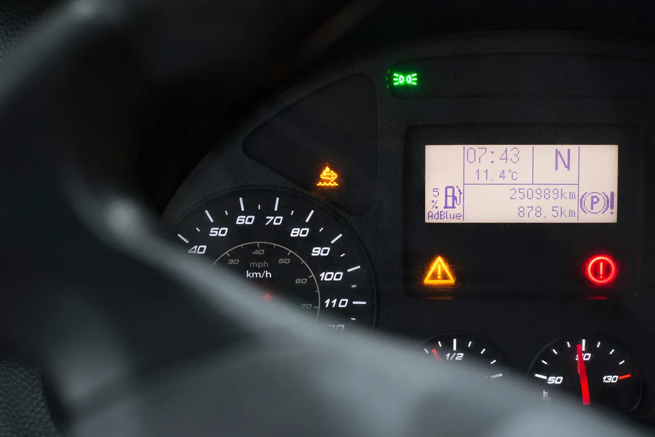 Zdjęcie Ile AdBlue na 100 km ciężarówka? Sprawdź, jak zaoszczędzić na kosztach