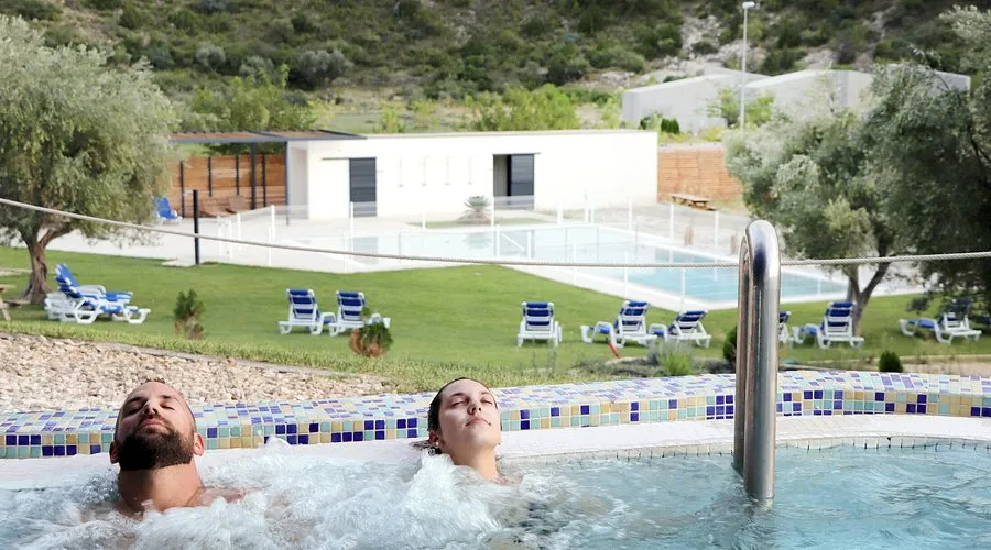 Zdjęcie Balneario Ariño: Relájate en aguas mineromedicinales y bienestar