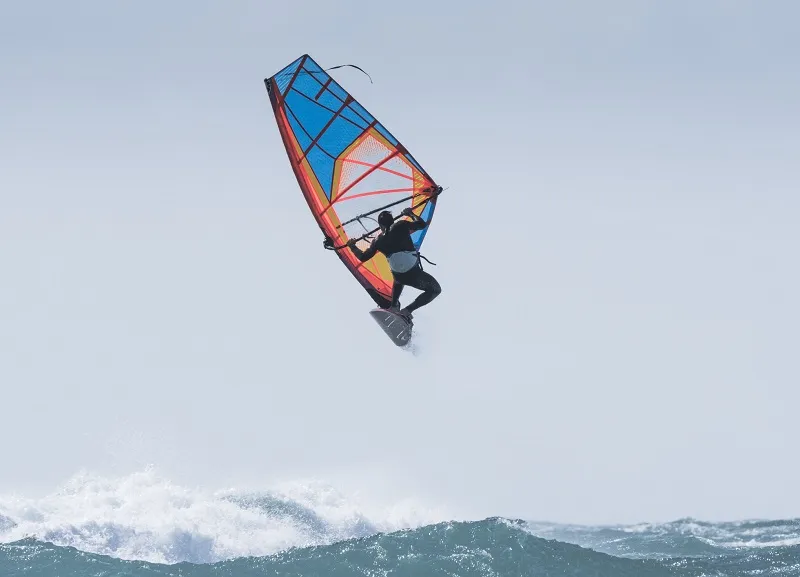 Zdjęcie Gdzie na windsurfing w Europie? Odkryj najlepsze miejsca i porady