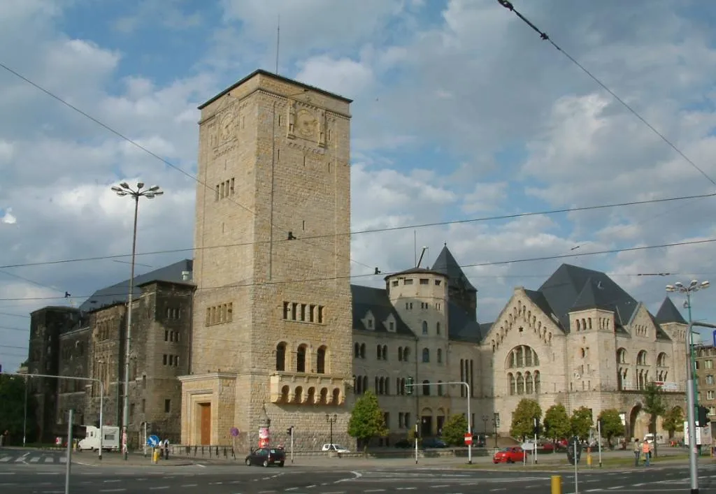Zdjęcie Zamek Cesarski w Poznaniu: Historia, Architektura i Kultura, Której Nie Znasz
