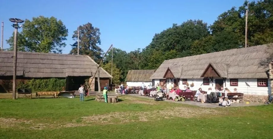 Zdjęcie Skansen Soplicowo: Odkryj fascynującą historię i atrakcje filmowe
