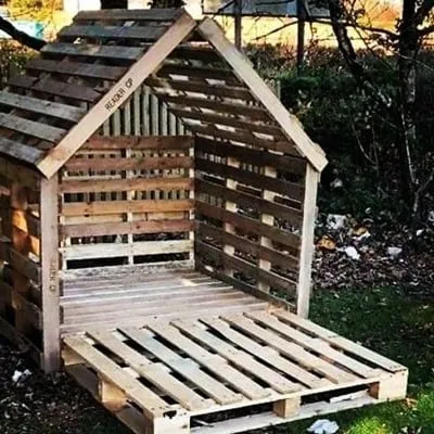 Zdjęcie Domek z palet dla dziecka: prosty sposób na tani plac zabaw w domu