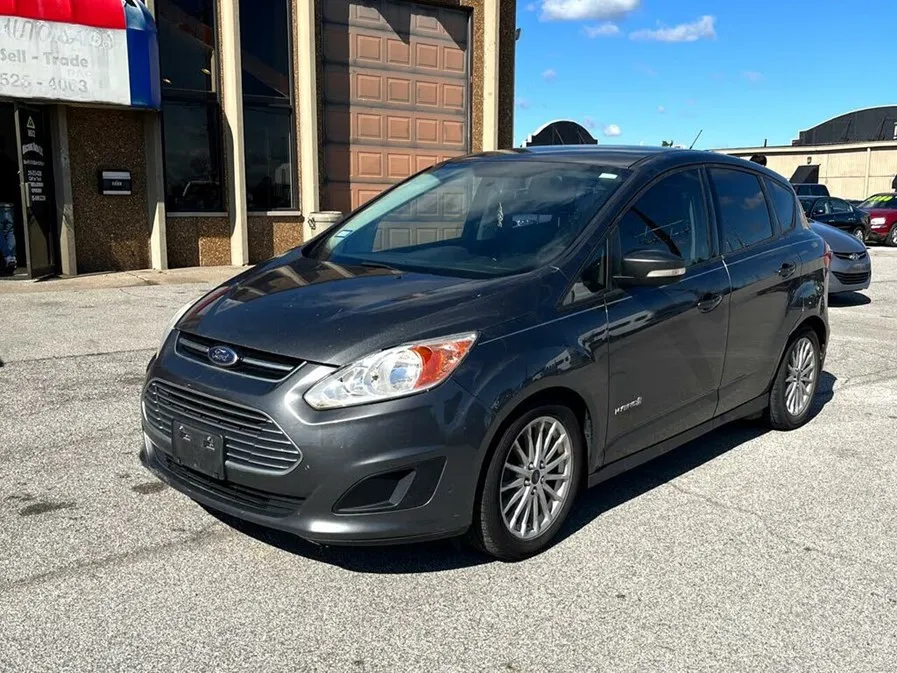 Zdjęcie Ford C-Max czy S-Max? Czy uszkodzone auta mogą Cię zrujnować?