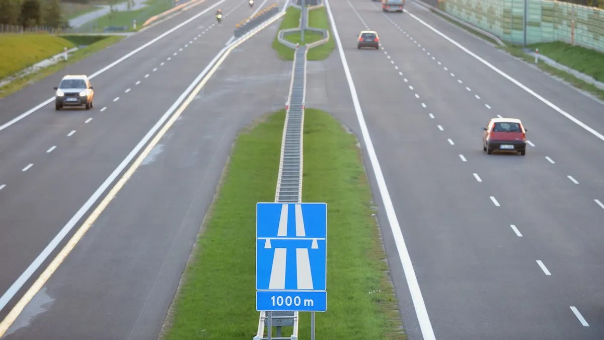 Zdjęcie Jak opłacać autostrady w Polsce – metody płatności i wszystko, co musisz wiedzieć