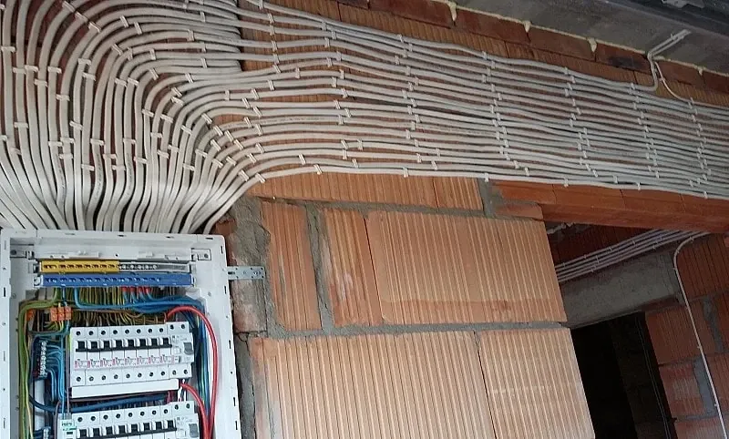 Zdjęcie Ile kosztuje elektryka w domu 100m2? Sprawdź, co wpływa na cenę