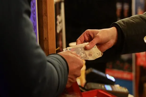 Zdjęcie Jak działa lombard 2024? Poznaj koszty, prawa i nowe przepisy