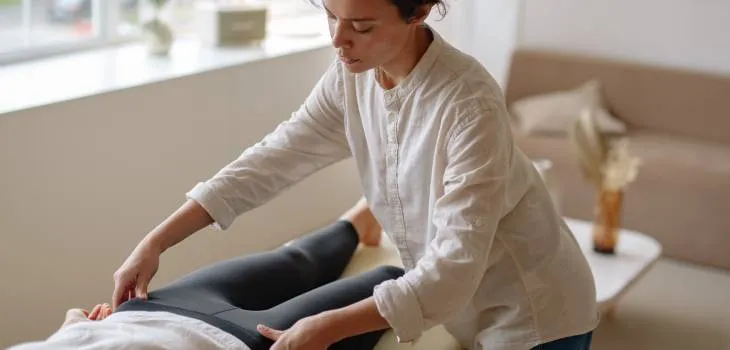 Zdjęcie Fizjoterapeuta kto to? Poznaj kluczowe informacje o tym zawodzie