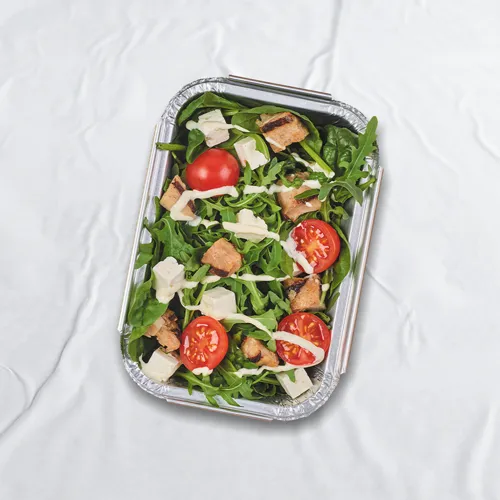 Zdjęcie Ile kcal ma sałatka z kurczakiem? Sprawdź kaloryczność i skład