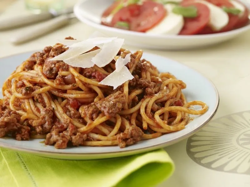 Zdjęcie Jak smażyć mięso mielone do spaghetti, by uniknąć suchych klopsów