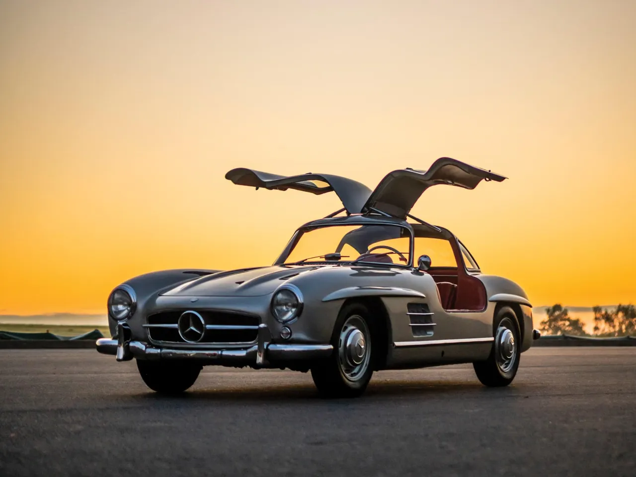 Zdjęcie Mercedes 300 SL Gullwing - historia, osiągi i wartość kolekcjonerska