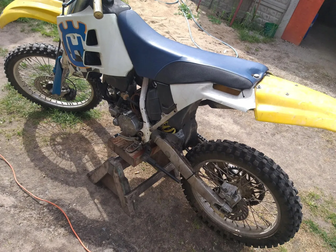 Zdjęcie Husqvarna CR 125 dane techniczne: wszystko, co musisz wiedzieć o tym modelu