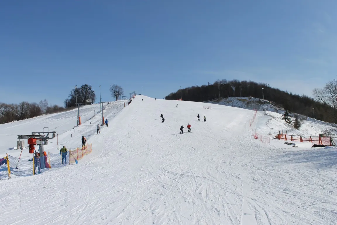 Zdjęcie Batorz snowpark: Wszystko, co musisz wiedzieć o trasach i atrakcjach