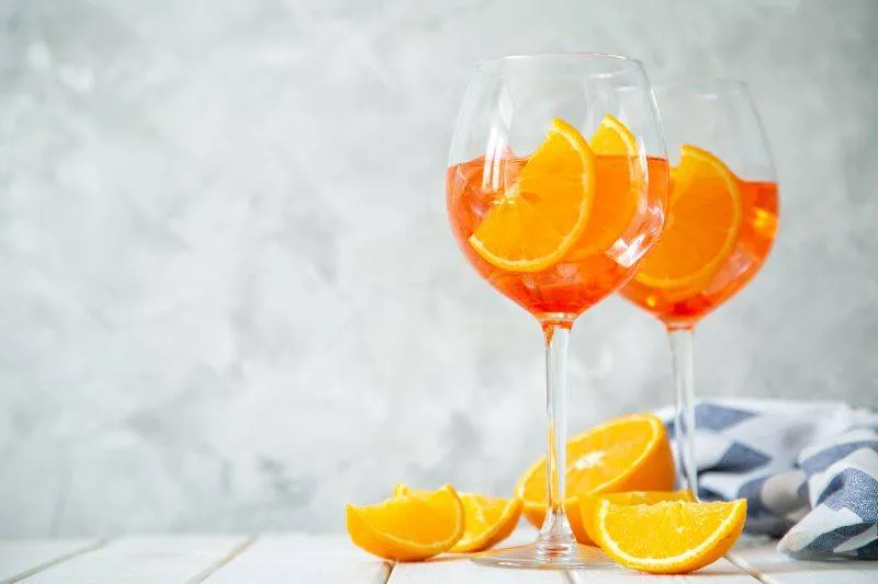 Zdjęcie Orzeźwiający drink z aperolem i sprite - prosty przepis na lato