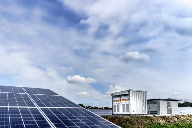 Zdjęcie Jak magazynować prąd z fotowoltaiki i uniknąć marnowania energii? Praktyczne rozwiązania