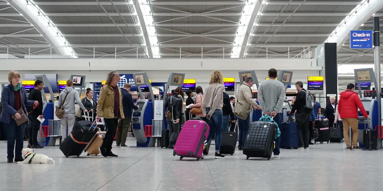 Zdjęcie Czy odprawa na lotnisku jest płatna? Poznaj zasady i koszty odprawy