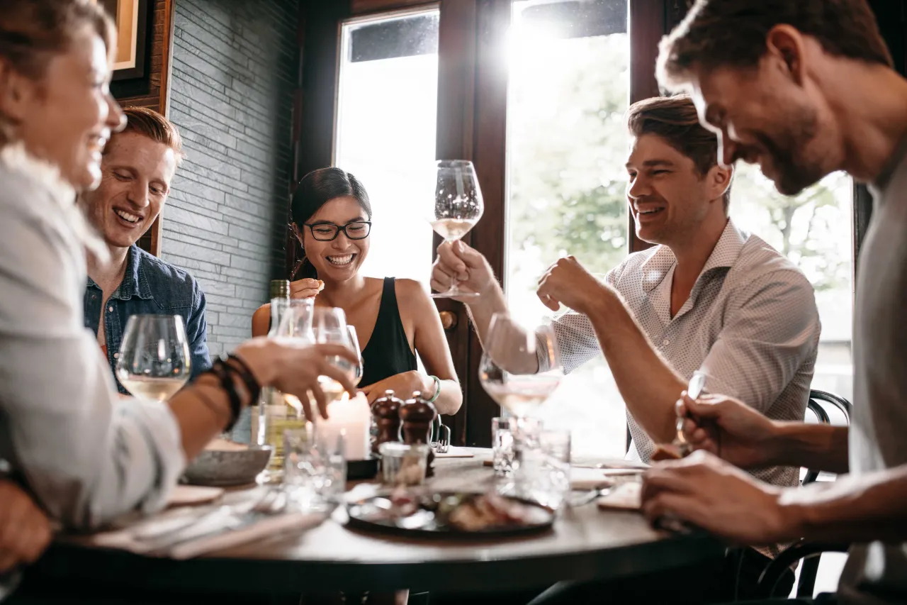 Zdjęcie Jak się ubrać do restauracji na obiad, aby nie popełnić faux pas