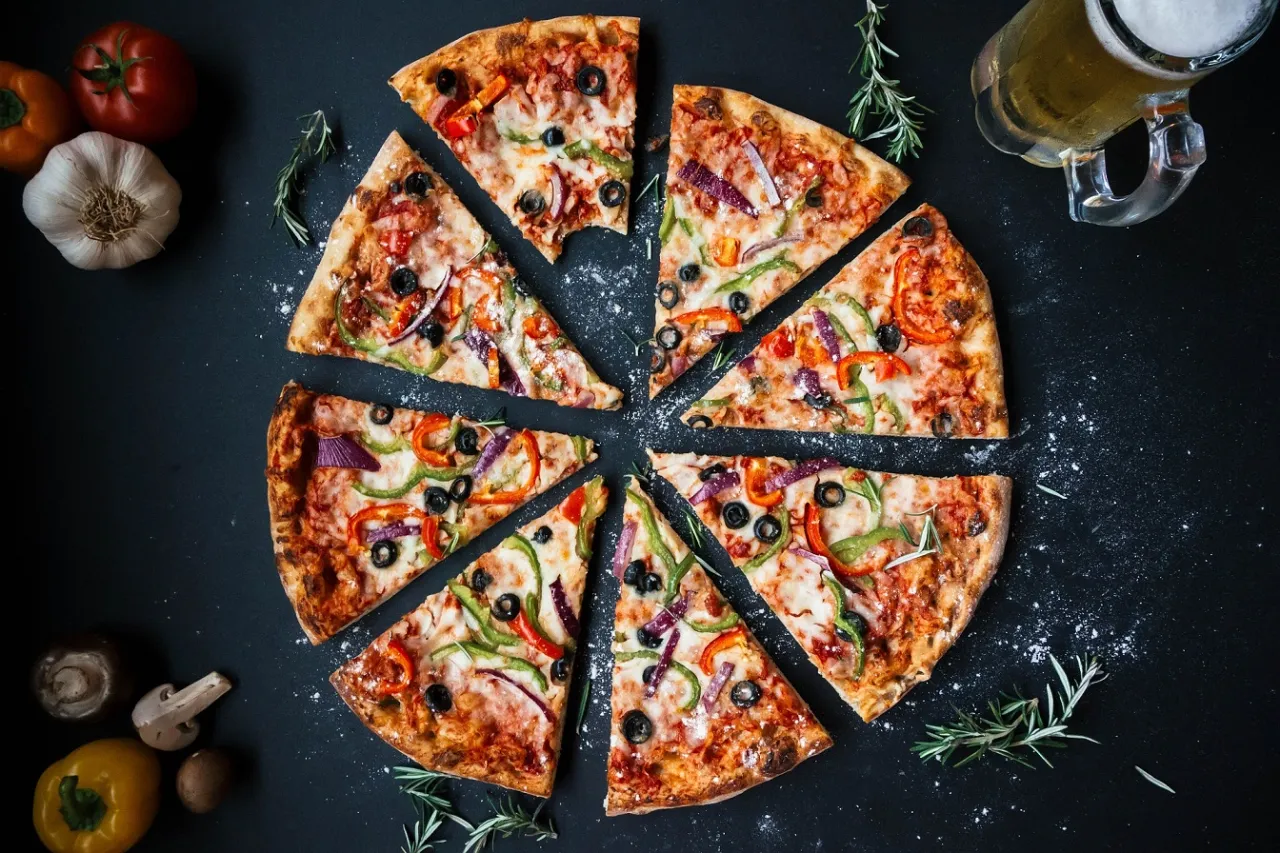 Zdjęcie Jak jeść pizzę we Włoszech: odkryj tajemnice idealnego smaku