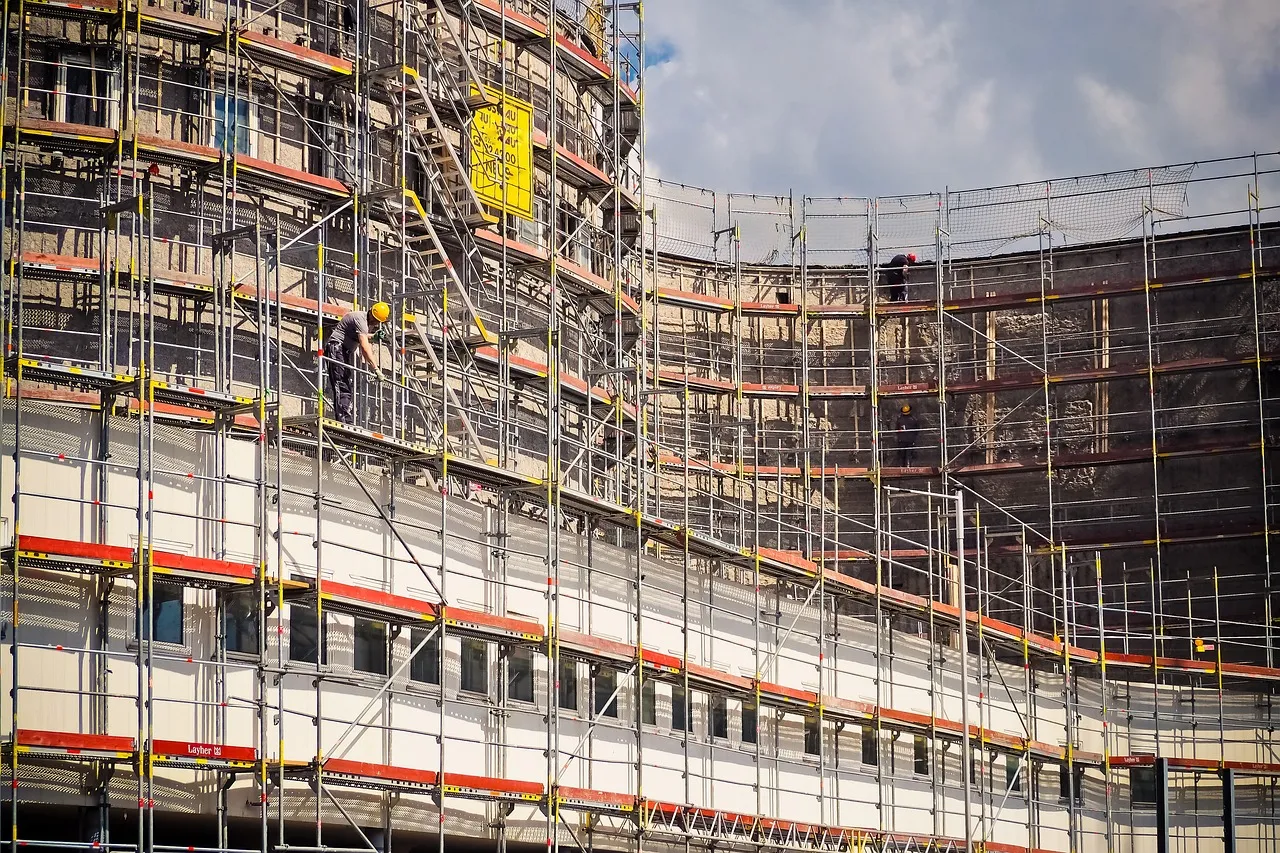 Zdjęcie Jak zamontować listwę startową do styropianu: 5 prostych kroków