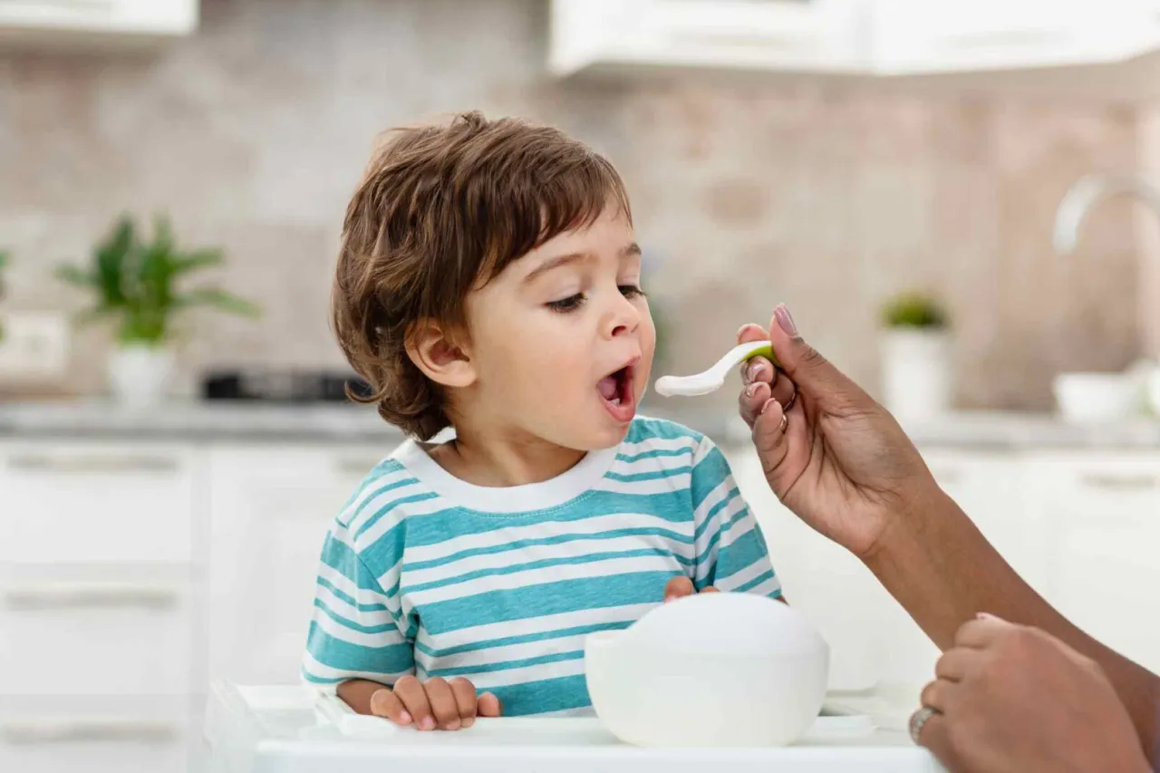 Zdjęcie Jak bezpiecznie rozszerzać dietę niemowlaka? Unikaj groźnych błędów!