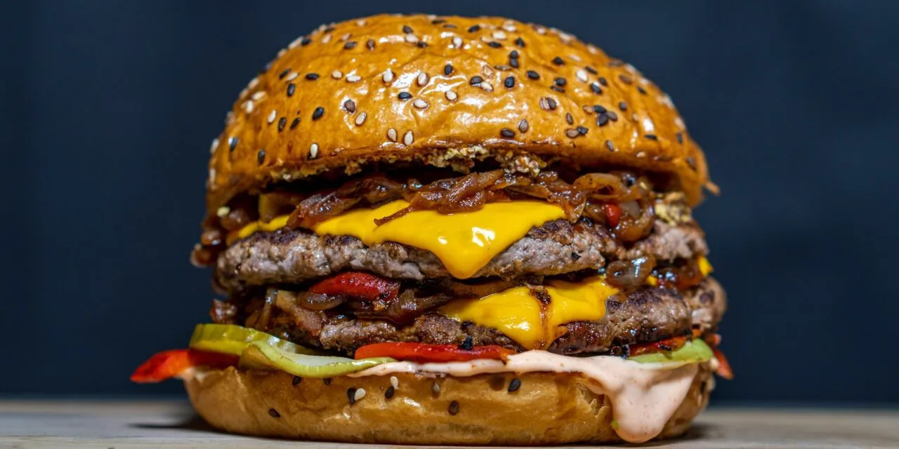 Zdjęcie Jak zrobić idealnego burgera w domu? Sekretny przepis krok po kroku