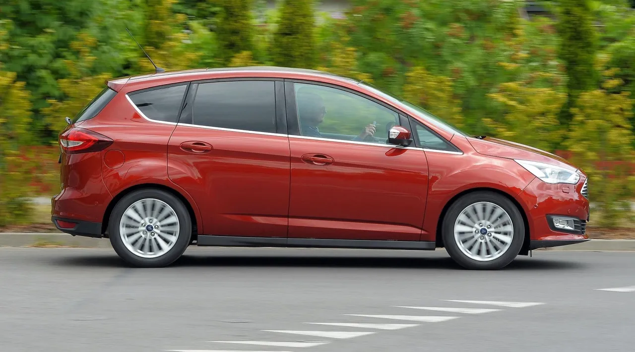 Zdjęcie Ford C-Max jaki silnik wybrać, aby uniknąć wysokich kosztów eksploatacji?