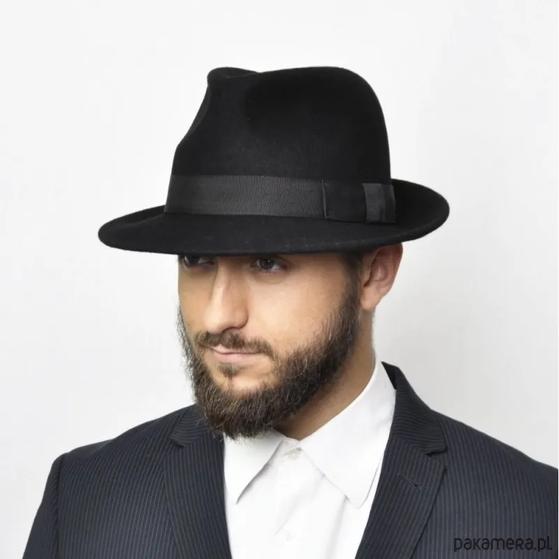 Zdjęcie Czy kapelusze męskie są modne? Poznaj najnowsze trendy i stylizacje.