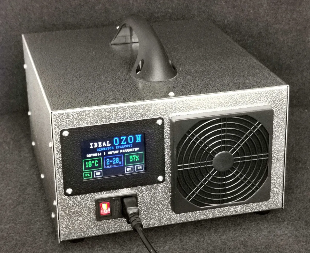 Zdjęcie Jak wybrać skuteczny ozonator do samochodu, aby uniknąć nieprzyjemnych zapachów?