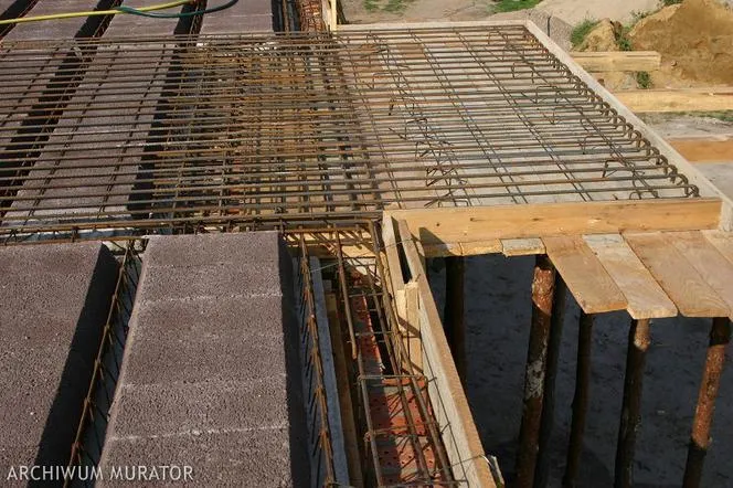 Zdjęcie Jaki drut na strop? Kluczowe informacje o rodzajach i zastosowaniach