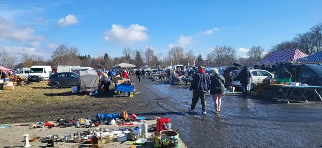 Zdjęcie Czy giełda w Cieplicach jest otwarta? Sprawdź godziny i lokalizację