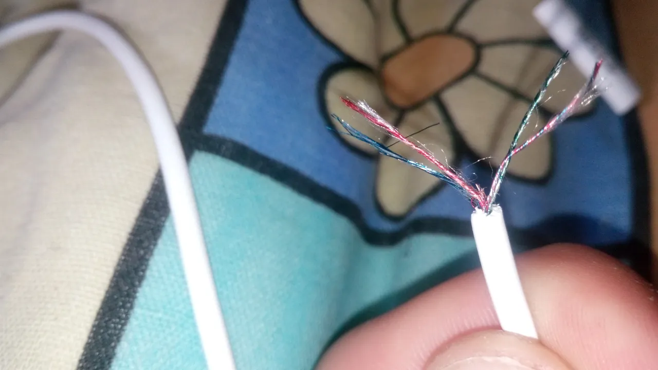 Zdjęcie Jak podłączyć mini jack 4 pin - uniknij najczęstszych błędów