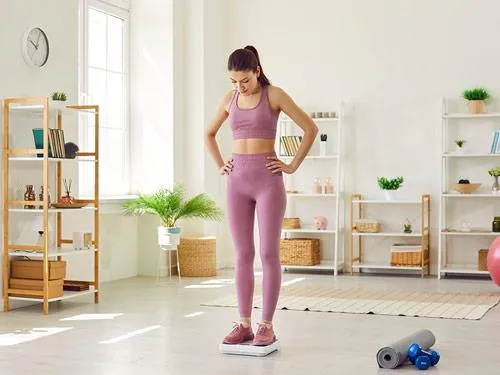 Zdjęcie Ile kalorii dziennie, aby schudnąć 1 kg tygodniowo bez głodzenia się?