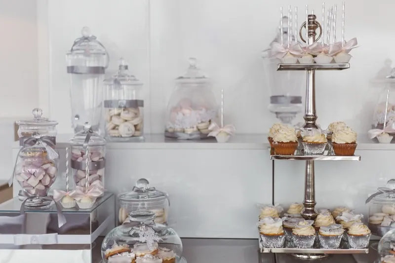 Zdjęcie Idealne naczynia na słodki stół - jak zorganizować candy bar na przyjęcie