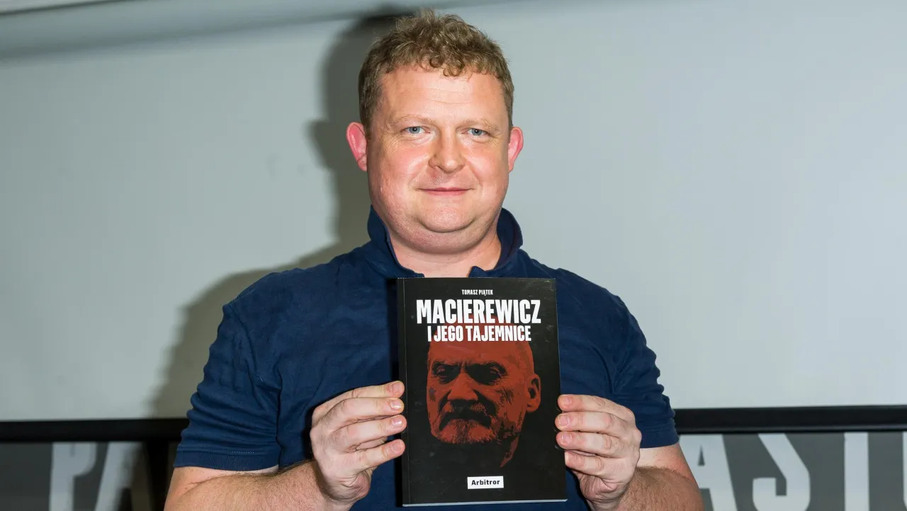 Zdjęcie Tomasz Piątek autorem kontrowersyjnej książki o Macierewiczu - fakty