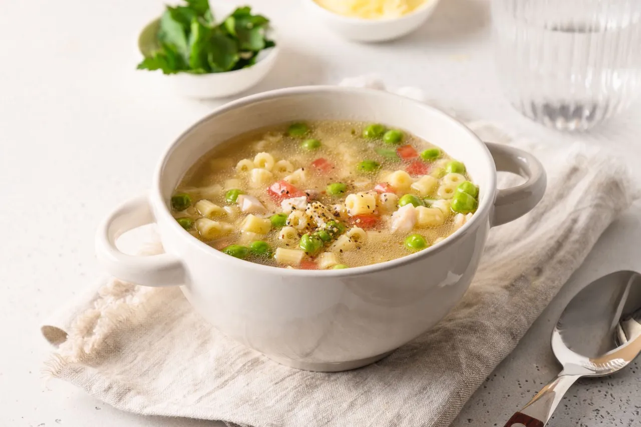 Zdjęcie Przesolona zupa? Nie panikuj! Sprawdzone sposoby na ratunek.