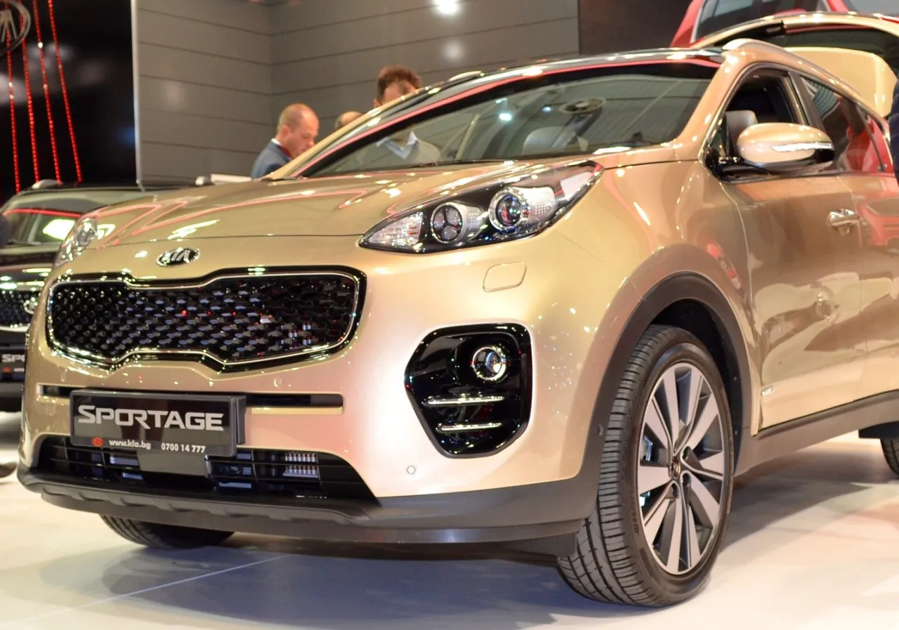 Zdjęcie Jaki silnik wybrać do Kia Sportage IV? Porównanie samochodów i ich osiągów