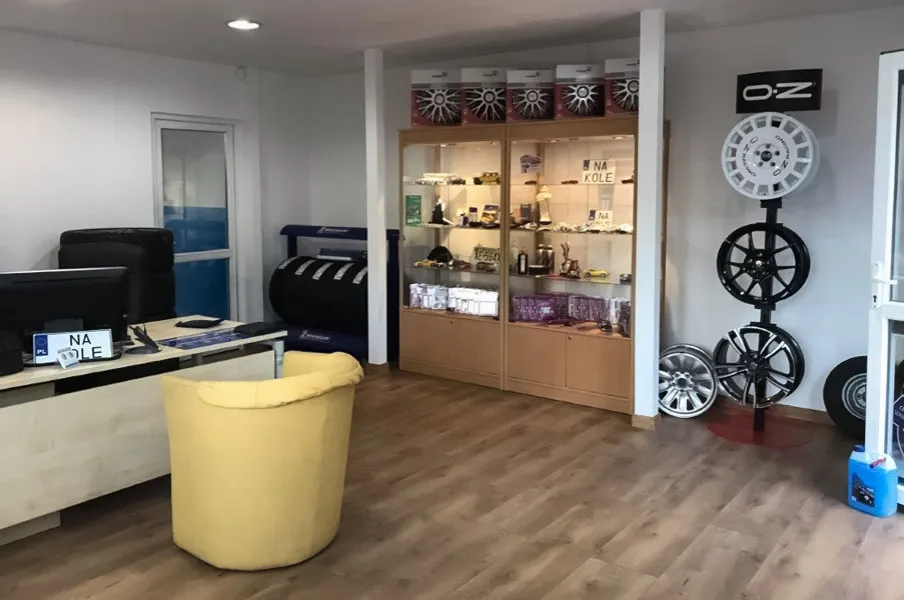 Zdjęcie Jakie opony w nowym aucie z salonu? Kluczowe informacje