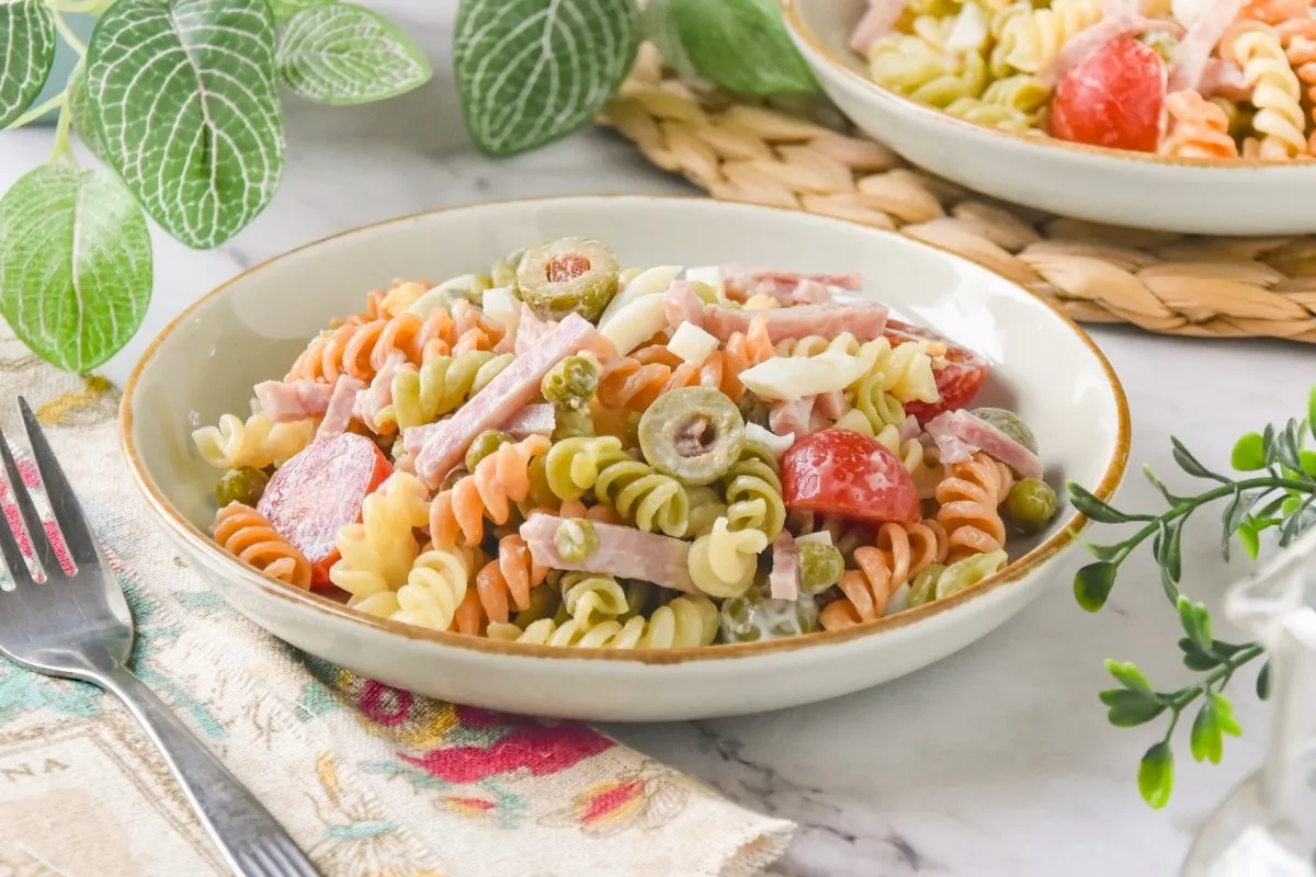 Zdjęcie Receta ensalada de pasta tradicional: sorprende con sabores auténticos