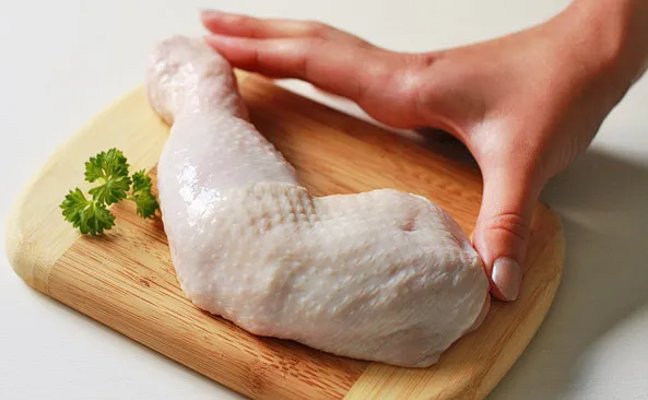 Zdjęcie Ile kcal ma pieczone udko z kurczaka? Sprawdź, co musisz wiedzieć!