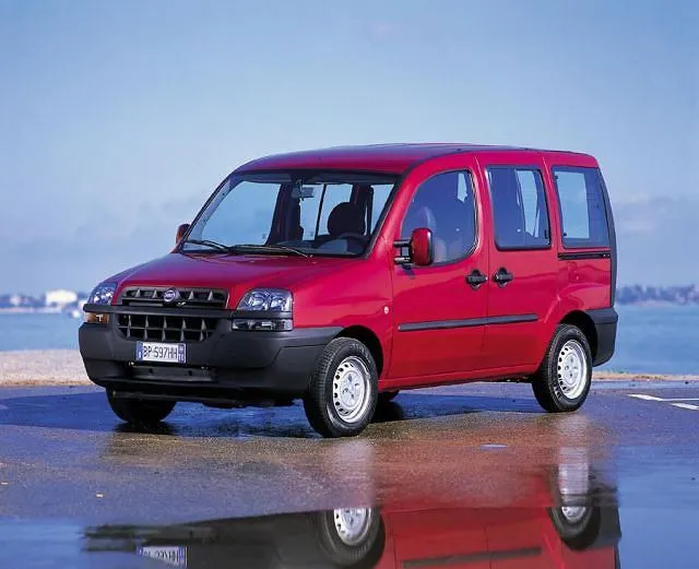 Zdjęcie Gdzie są bezpieczniki w Fiat Doblo? Kluczowe lokalizacje i porady